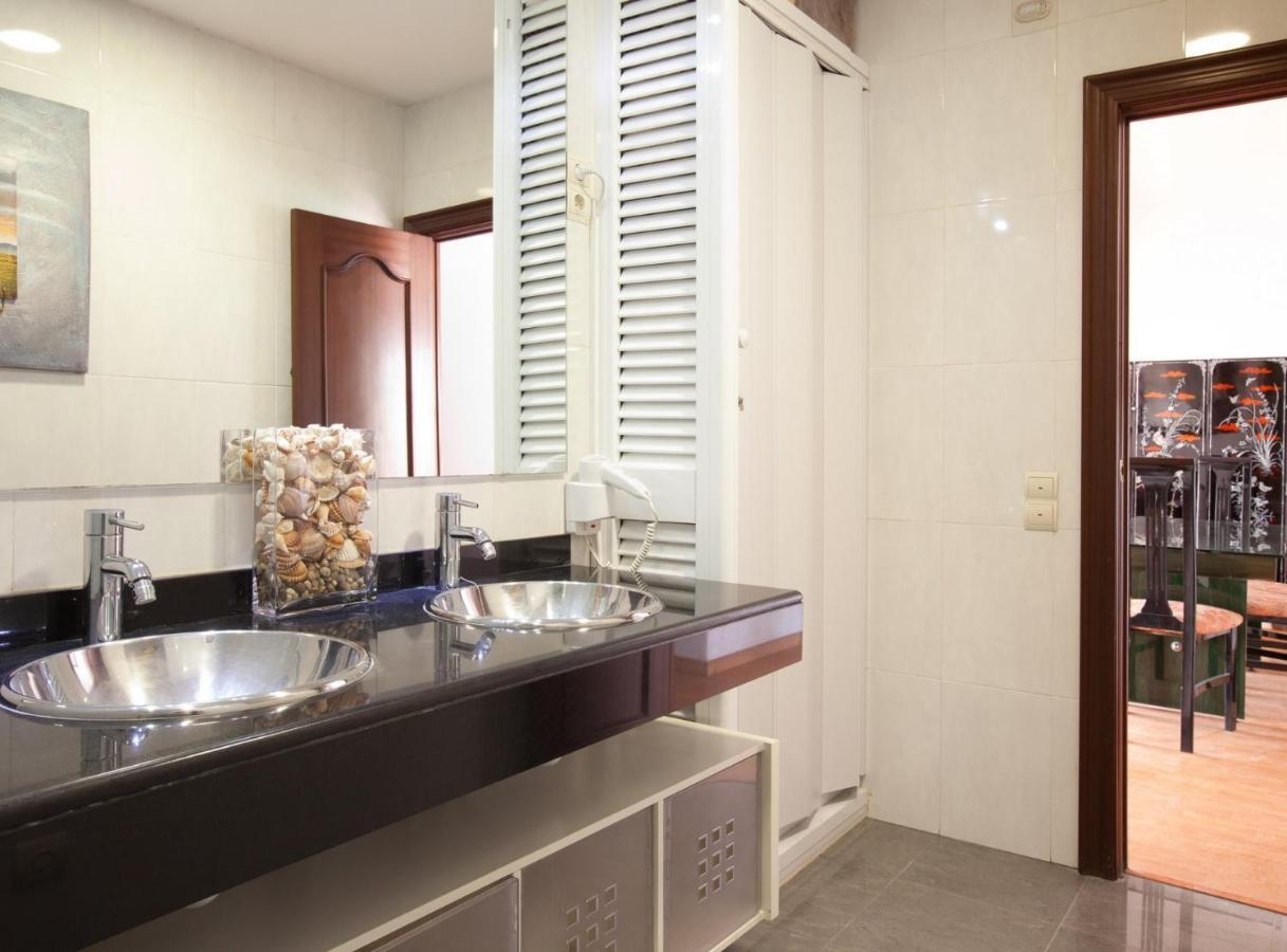 Ferienwohnung Rambla Cat - Penthouse With Terrace Barcelona Exterior foto
